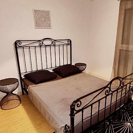 Joli Appartement Avignone Esterno foto